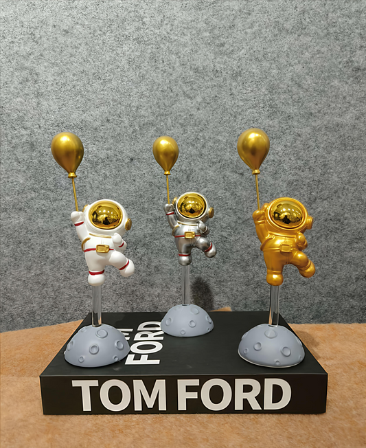 Floating Astronaut Balloon Showpiece- Hanging Space Decor (7 x 7 x 25 cm)